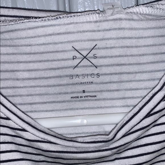 Black & white striped lettuce edged cropped tshirt - Picture 2 of 4